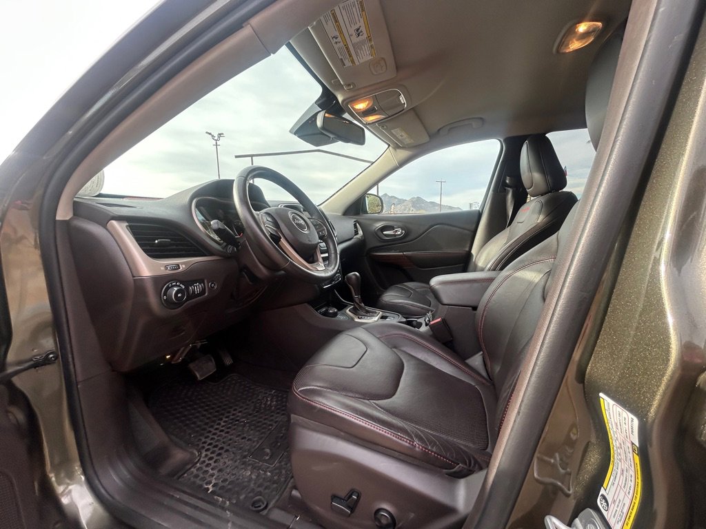 Used 2015 Jeep Cherokee Trailhawk w/ Comfort/Convenience Group image 12