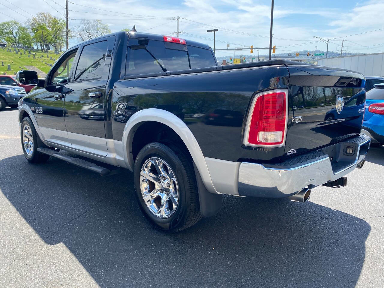 Used 2016 RAM 1500 Laramie AWD/4WD image 5