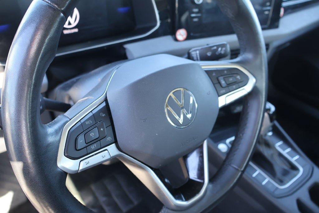 Used 2025 Volkswagen Jetta SE FWD image 6
