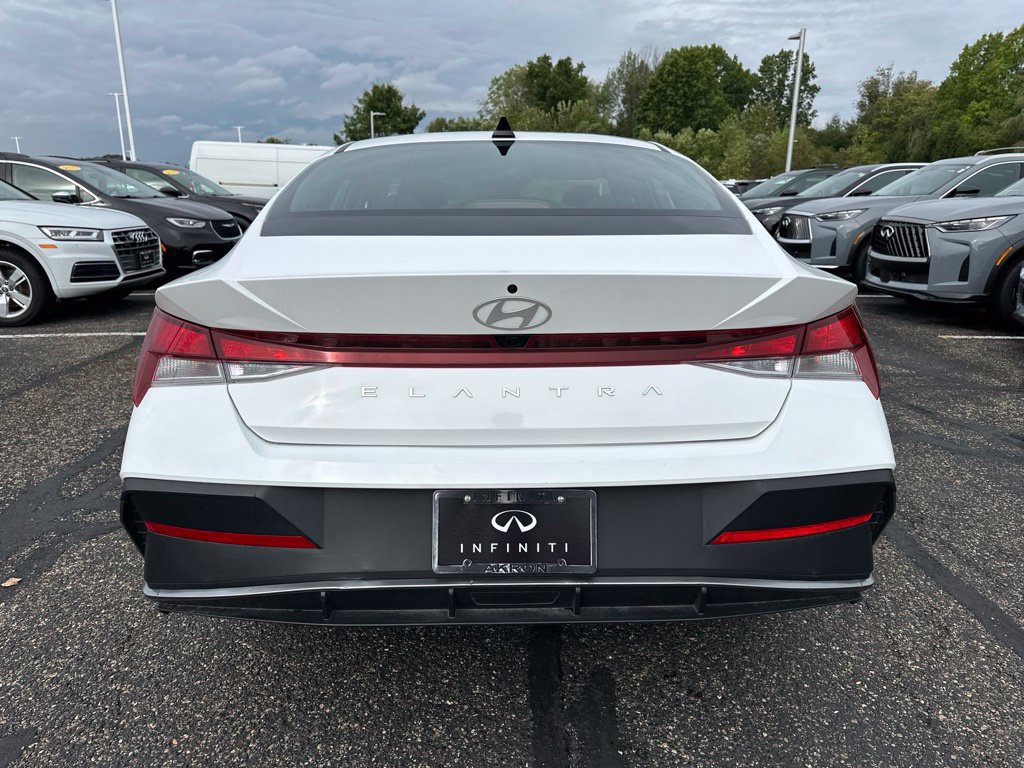 Used 2024 Hyundai Elantra SEL FWD image 12