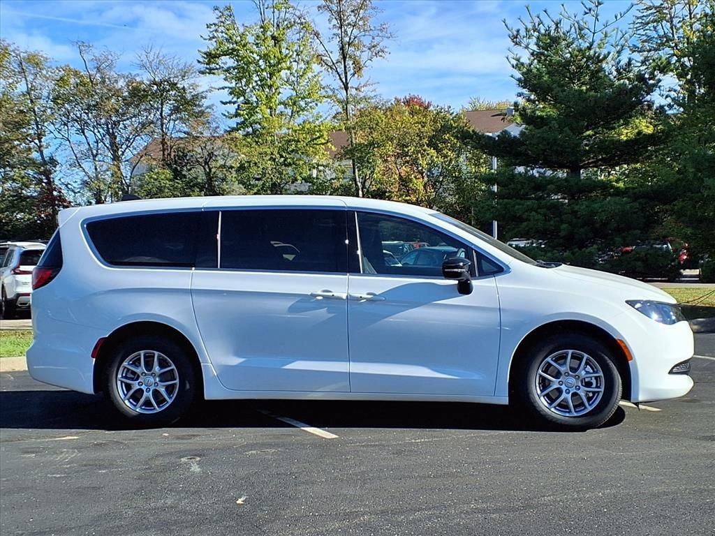 New 2026 Chrysler Voyager LX image 8