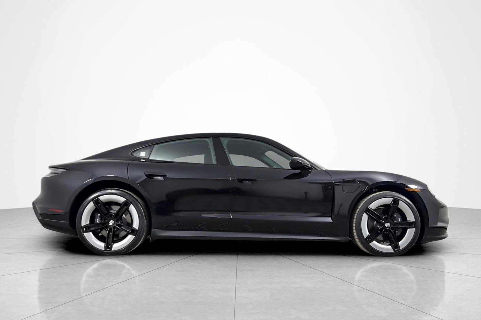 Used 2025 Porsche Taycan RWD image 6