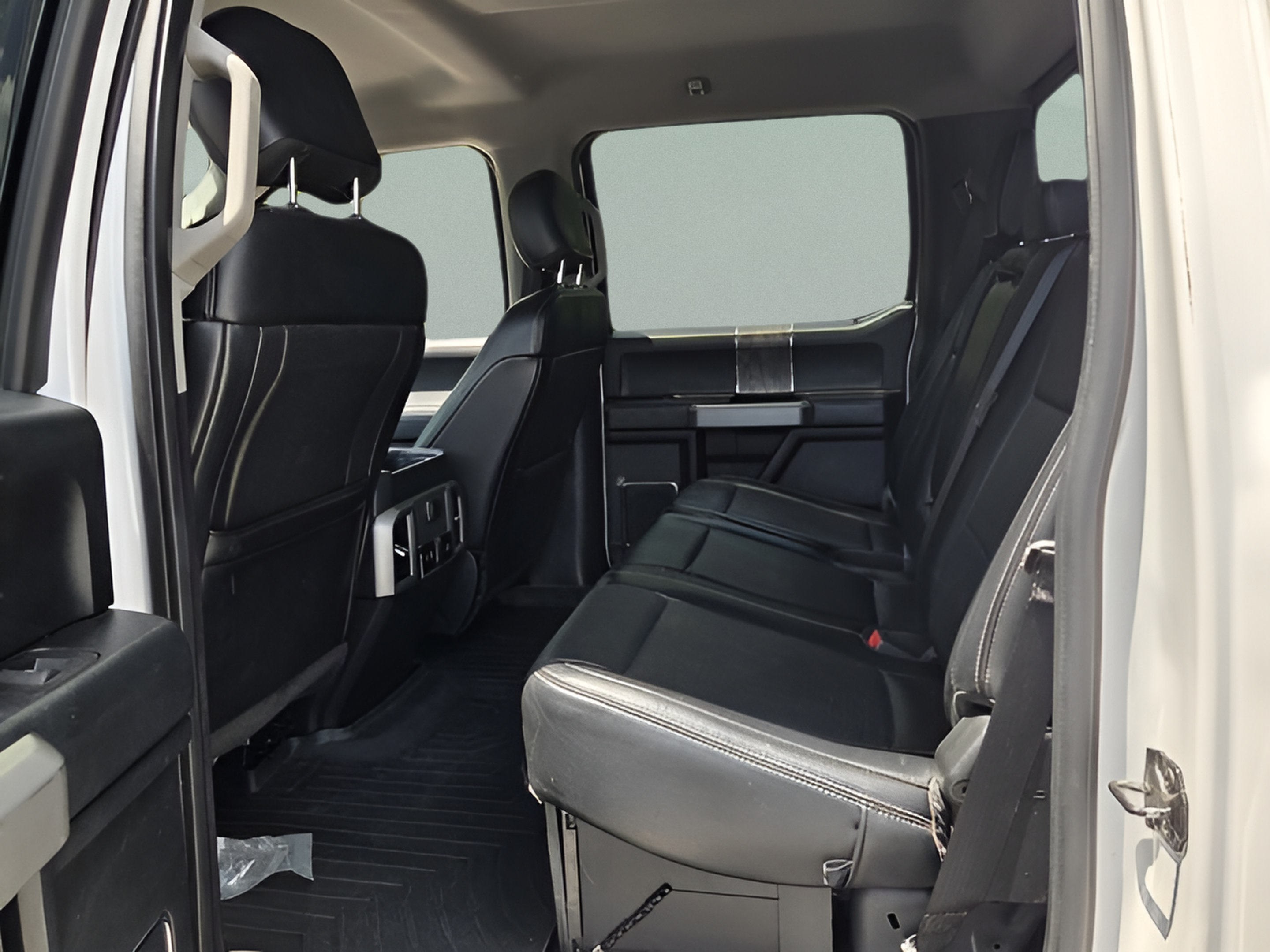Used 2019 Ford F350 Lariat w/ Lariat Value Package AWD/4WD image 10