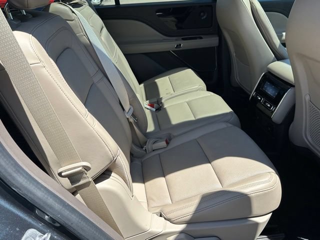 Used 2022 Lincoln Aviator Reserve w/ Elements Package Plus AWD/4WD image 9
