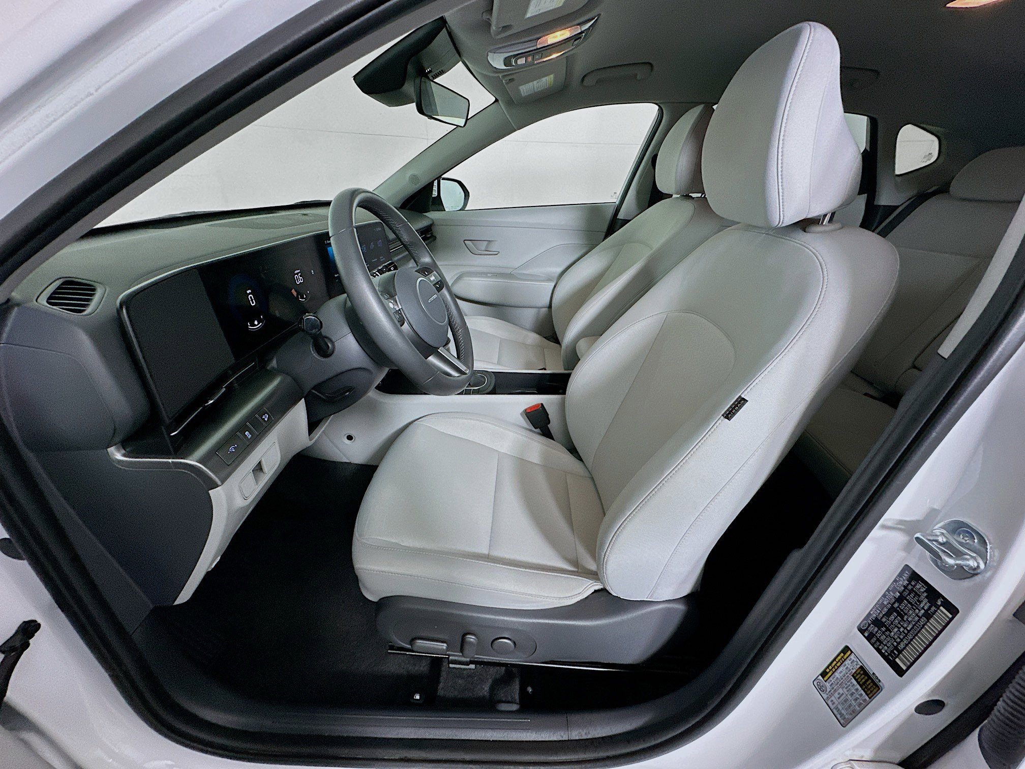 Used 2025 Hyundai Kona SEL image 13