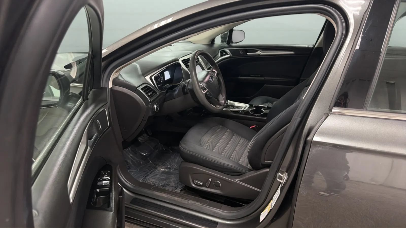 Used 2016 Ford Fusion SE FWD image 20