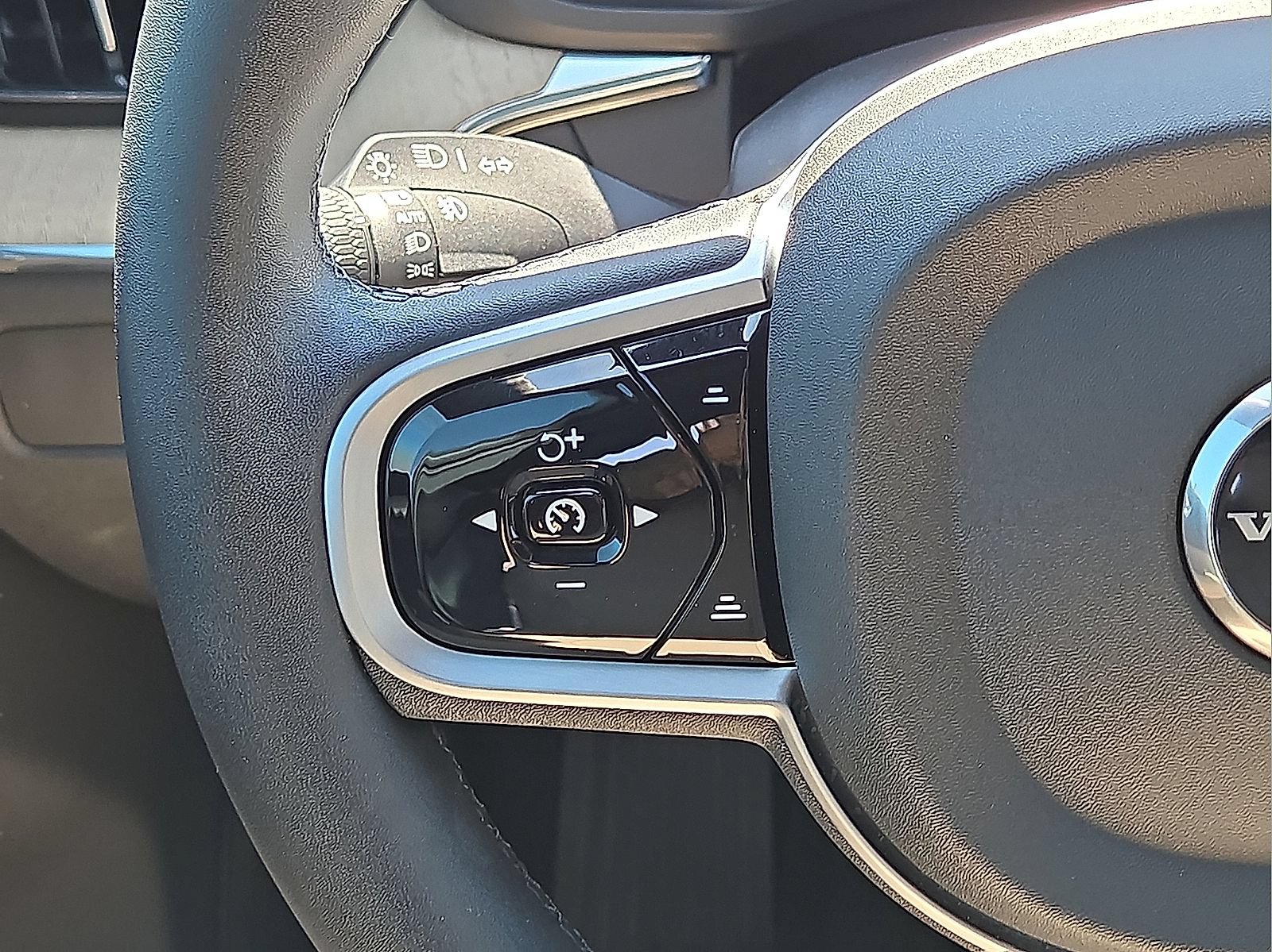 New 2026 Volvo XC60 B5 Plus w/ Protection Package Premier AWD/4WD image 19