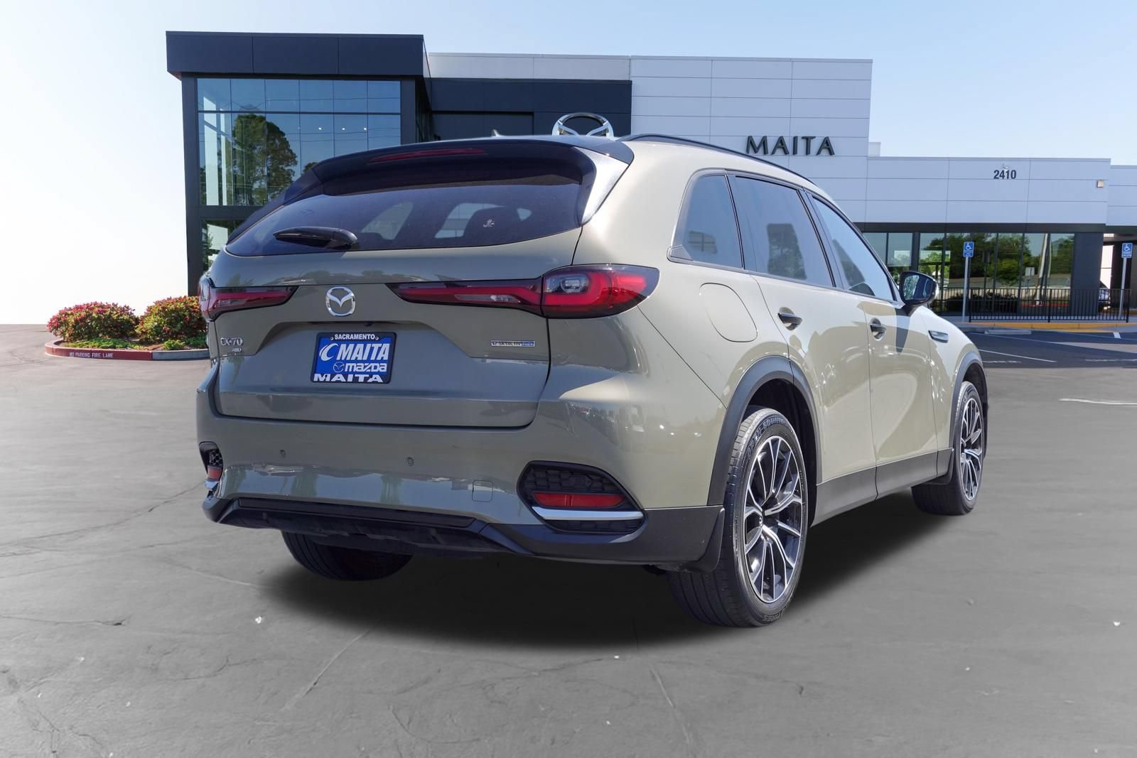Certified 2025 MAZDA CX-70 Plug-In Hybrid w/ Premium Plus AWD/4WD image 4