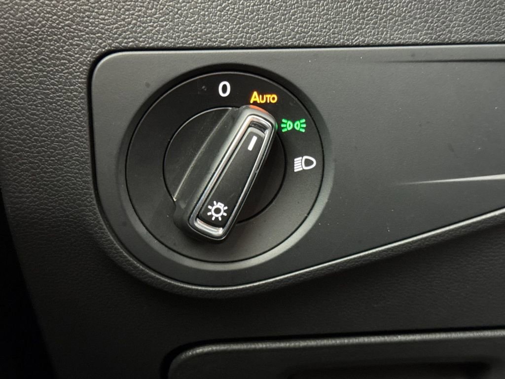 Used 2024 Volkswagen Tiguan SE image 28