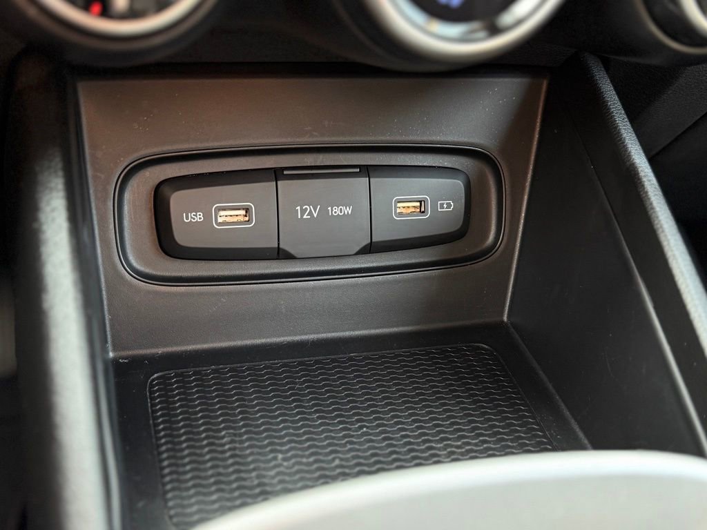 Used 2023 Hyundai Venue SE image 13