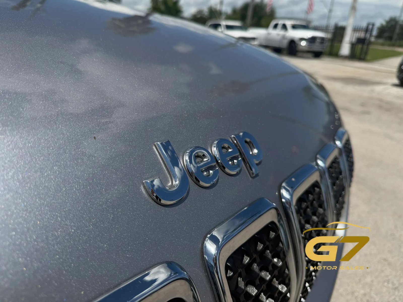 Used 2019 Jeep Cherokee Latitude w/ Popular Appearance Group FWD image 3