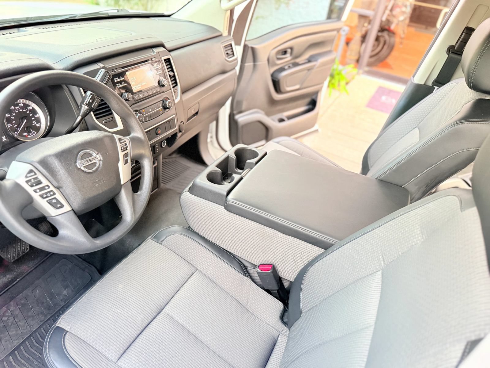Used 2017 Nissan Titan XD AWD/4WD image 16