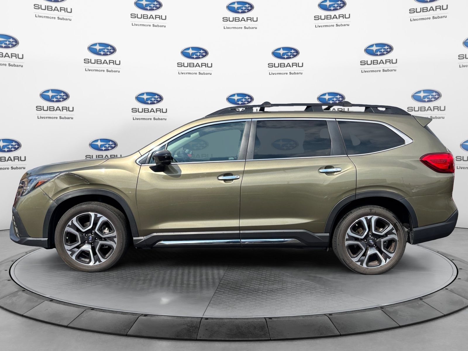 Used 2024 Subaru Ascent Touring AWD/4WD image 3