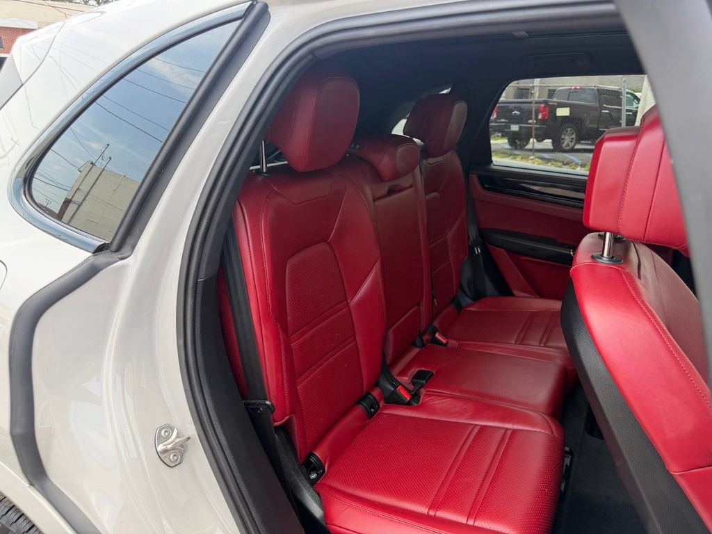 Used 2023 Porsche Cayenne AWD/4WD image 11