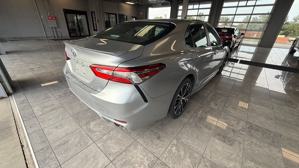 Used 2018 Toyota Camry SE FWD image 4