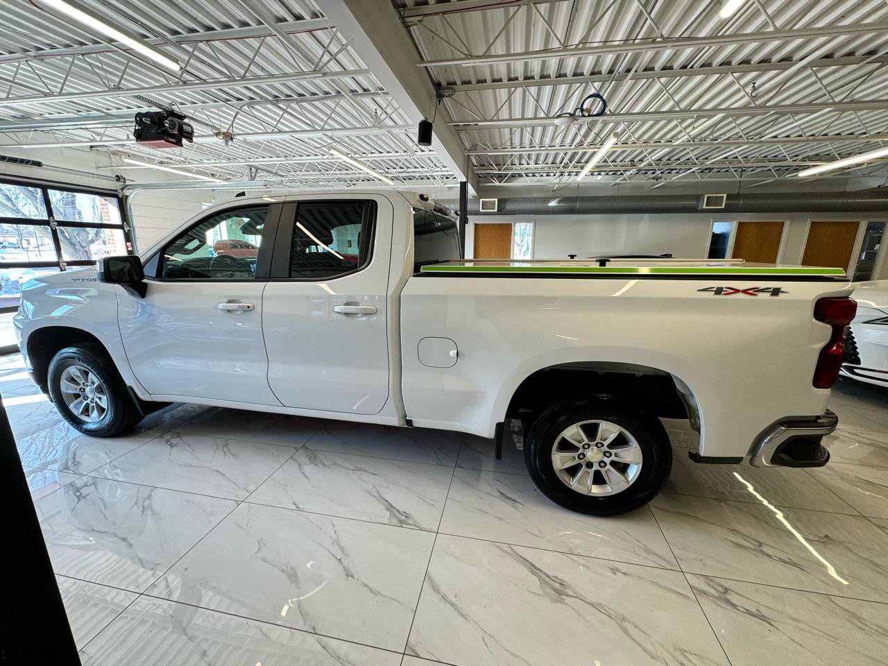 Used 2020 Chevrolet Silverado 1500 LT w/ Convenience Package AWD/4WD image 8