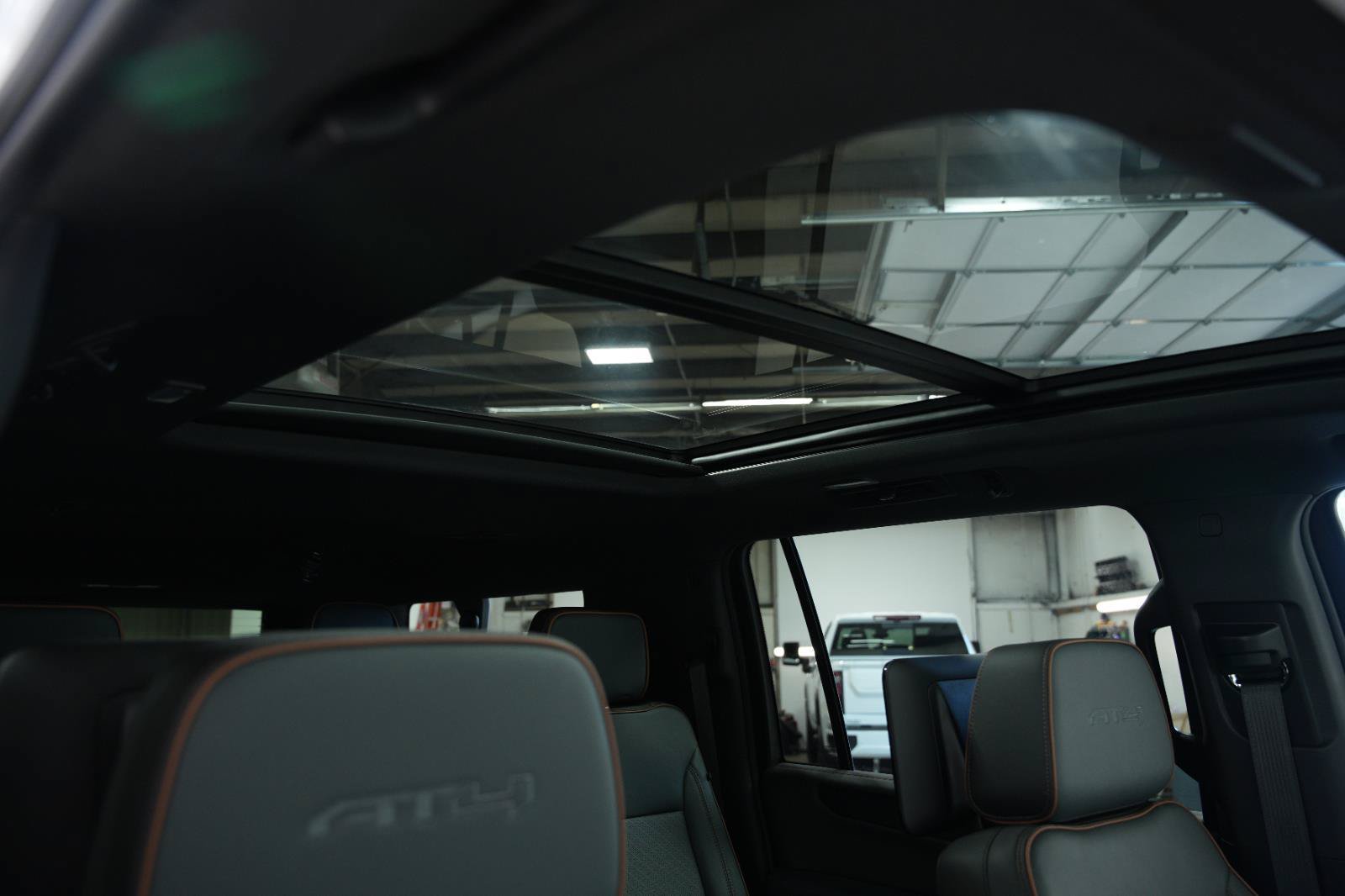 New 2026 GMC Yukon XL AT4 w/ AT4 Premium Plus Package AWD/4WD image 17