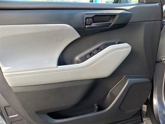 Used 2024 Toyota Highlander LE image 14