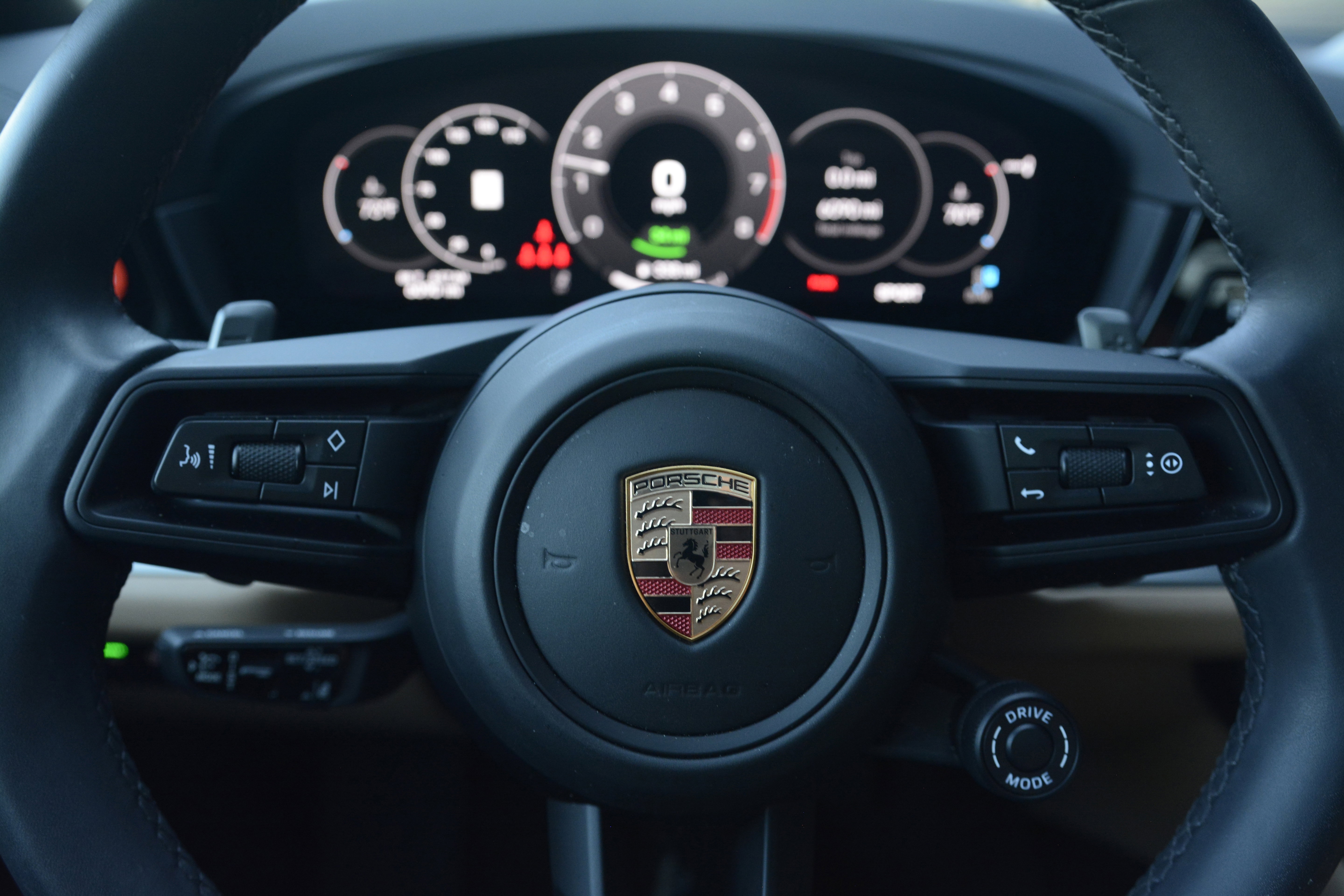 Certified 2025 Porsche Cayenne E-Hybrid Coupe AWD/4WD image 16