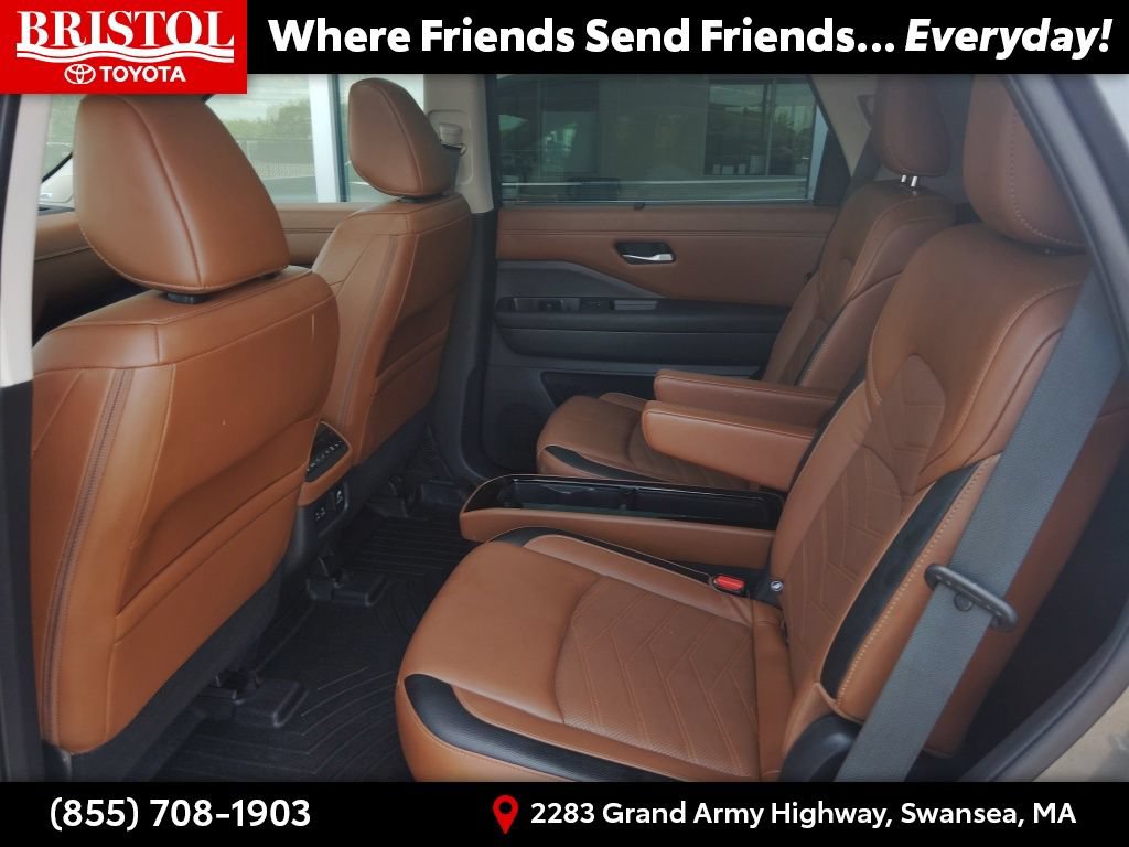 Used 2023 Nissan Pathfinder Platinum AWD/4WD image 16