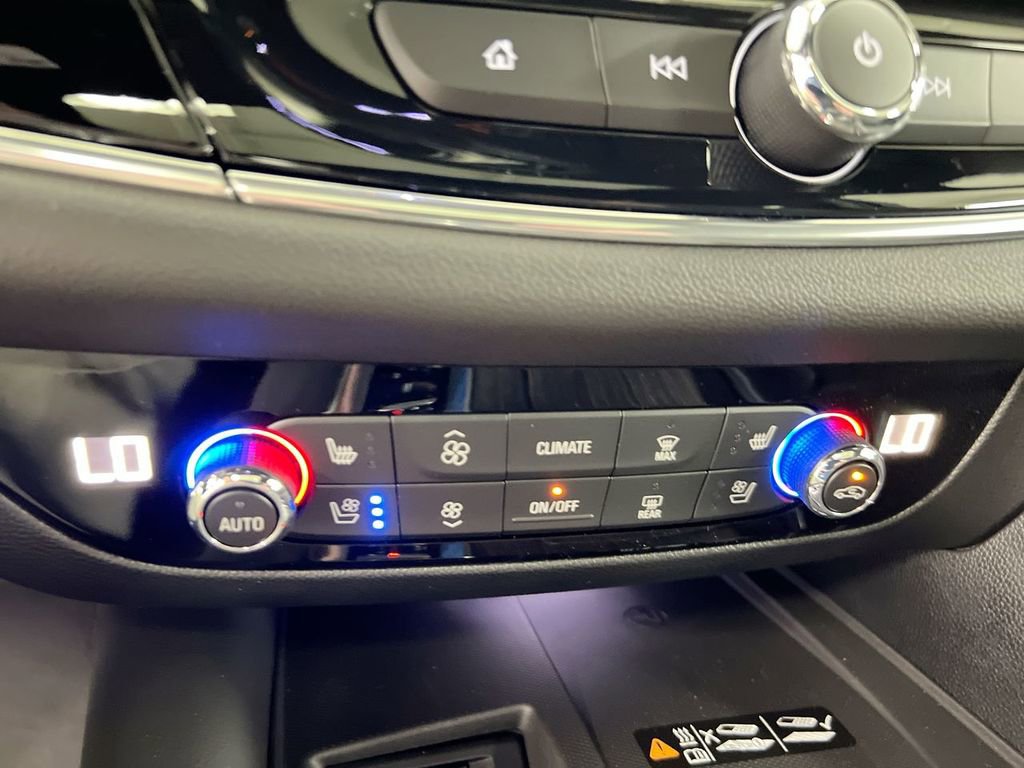 Used 2024 Buick Enclave Avenir AWD/4WD image 16