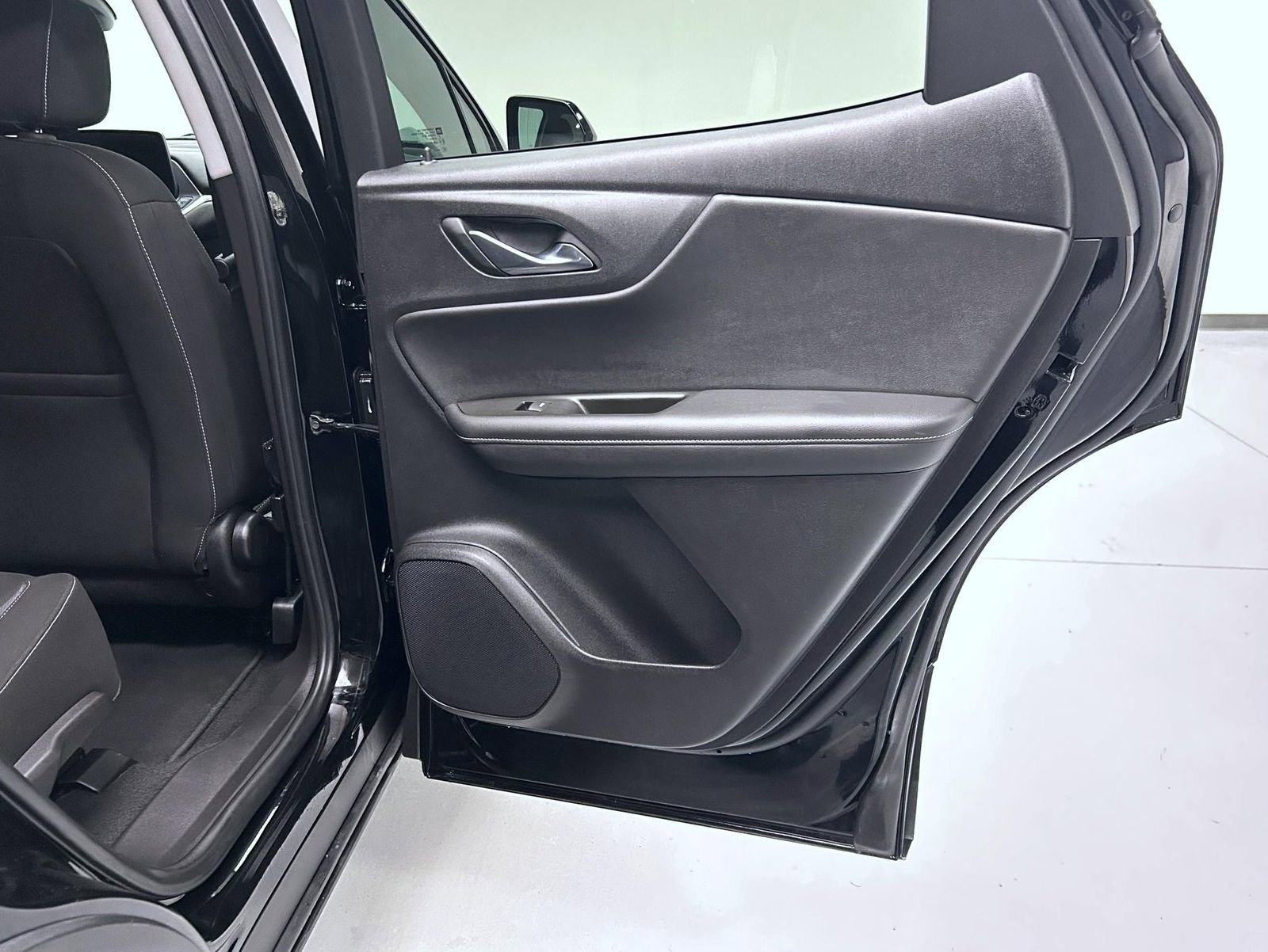 Used 2025 Chevrolet Blazer LT AWD/4WD image 17