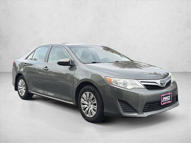Used 2014 Toyota Camry LE FWD image 2