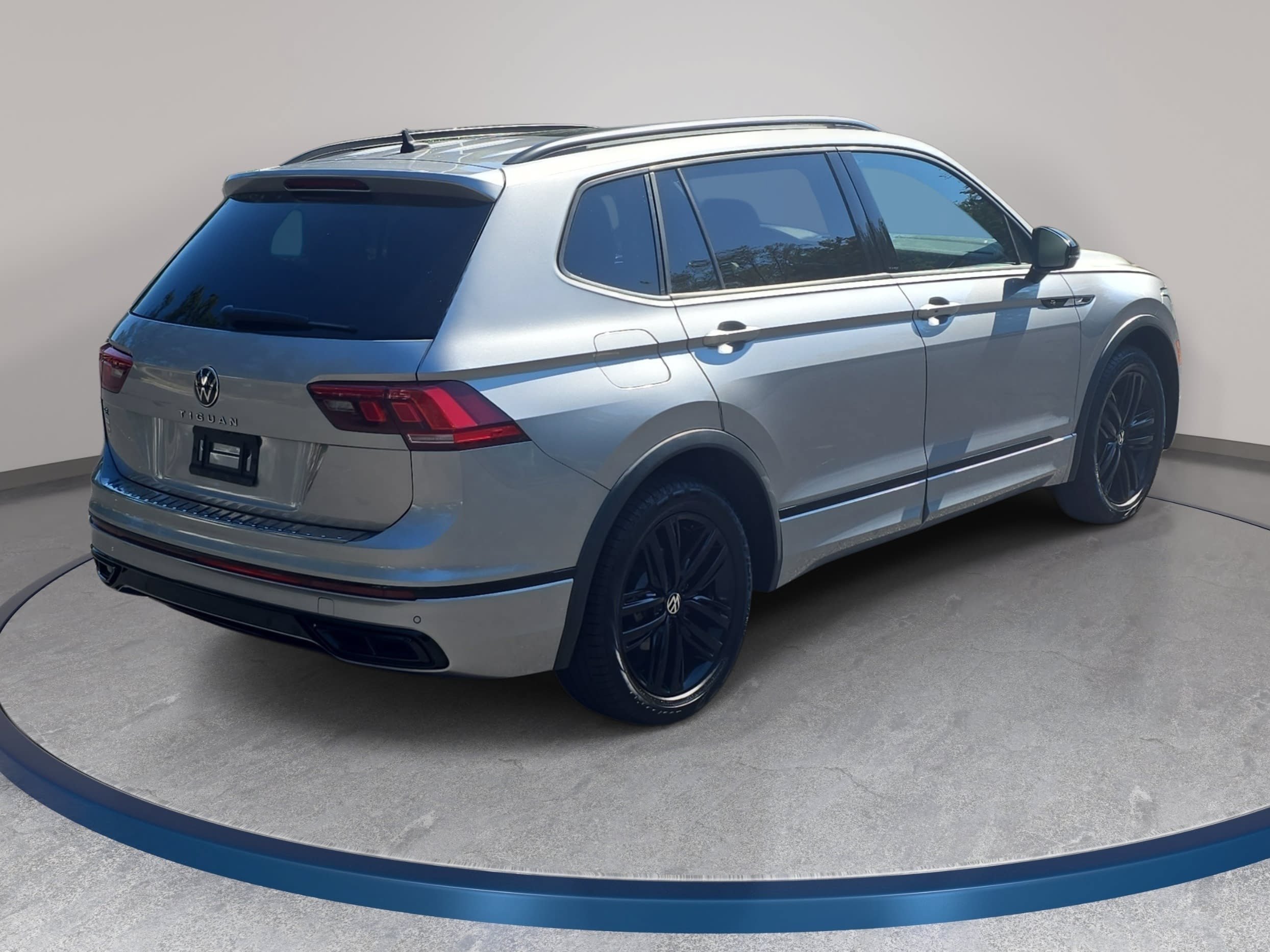Certified 2022 Volkswagen Tiguan SE R-Line FWD image 5
