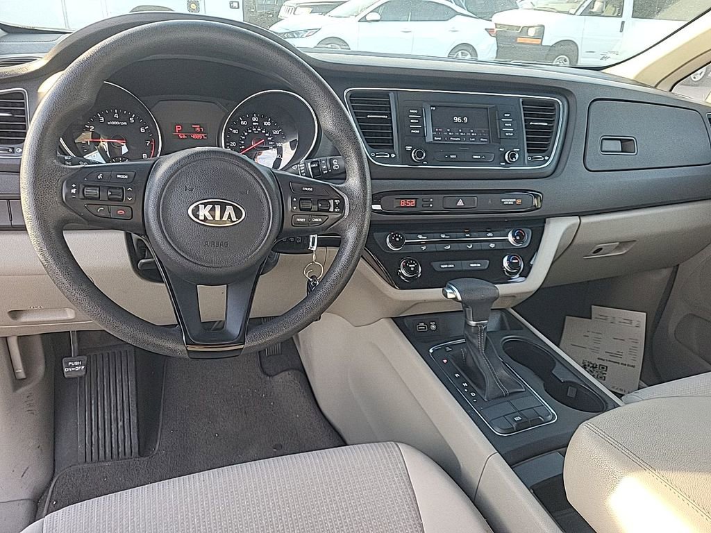 Used 2018 Kia Sedona L image 9