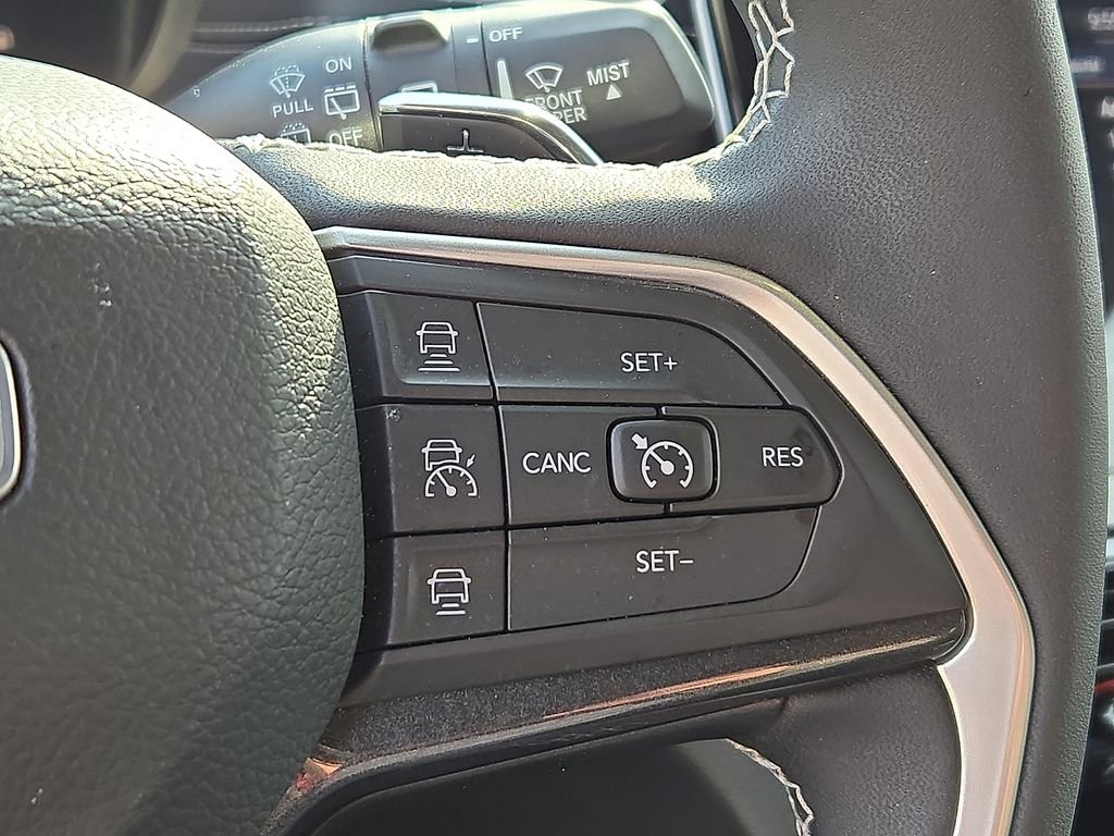 Used 2023 Jeep Grand Cherokee Laredo image 21