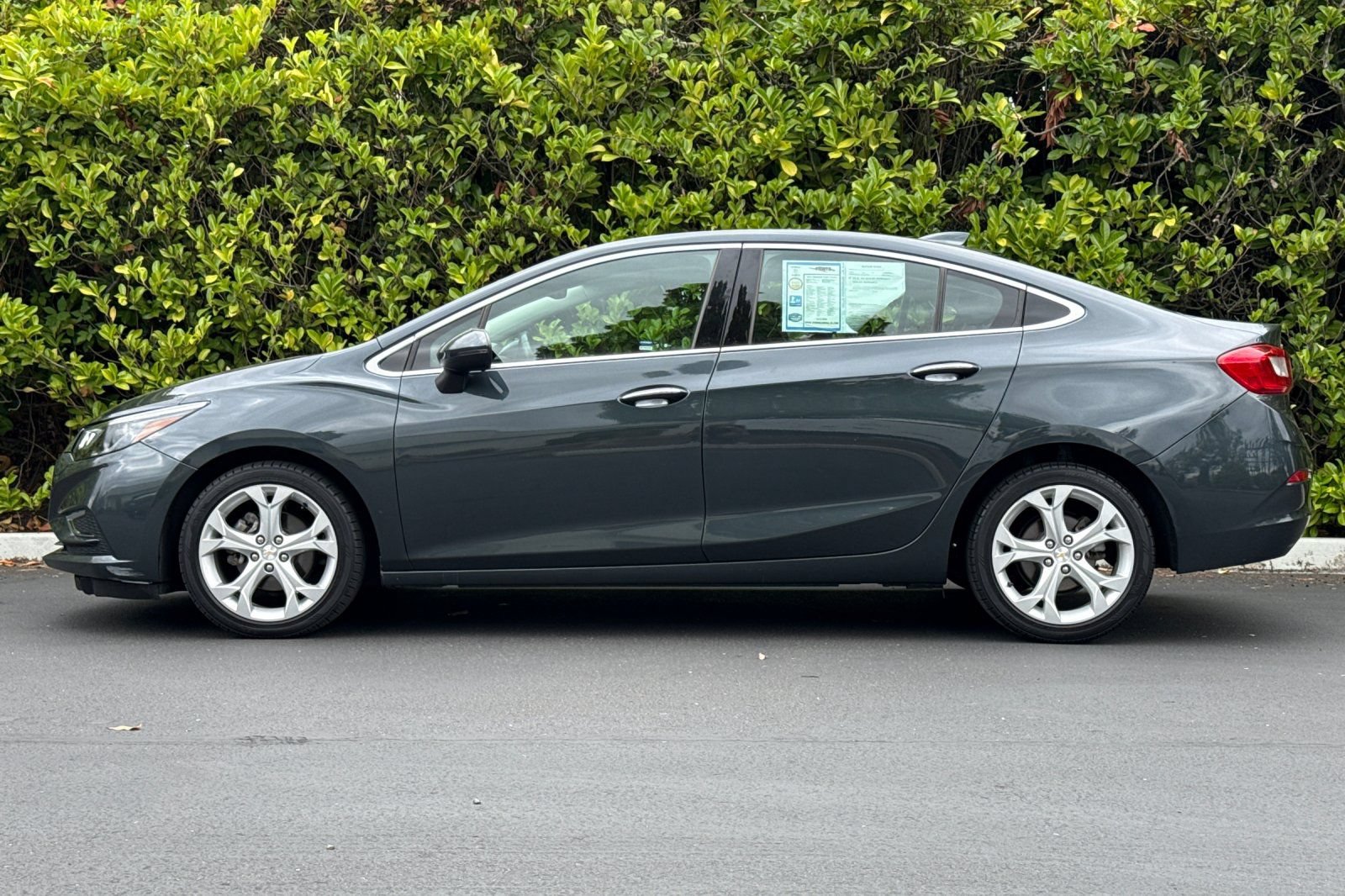 Used 2017 Chevrolet Cruze Premier FWD image 7
