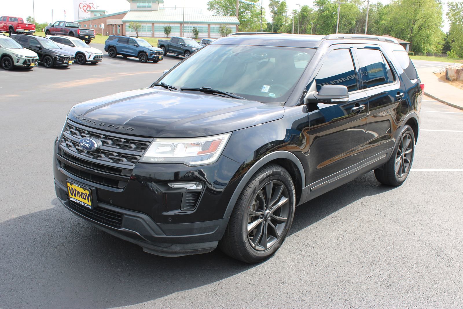 Used 2018 Ford Explorer XLT w/ Equipment Group 202A image 4