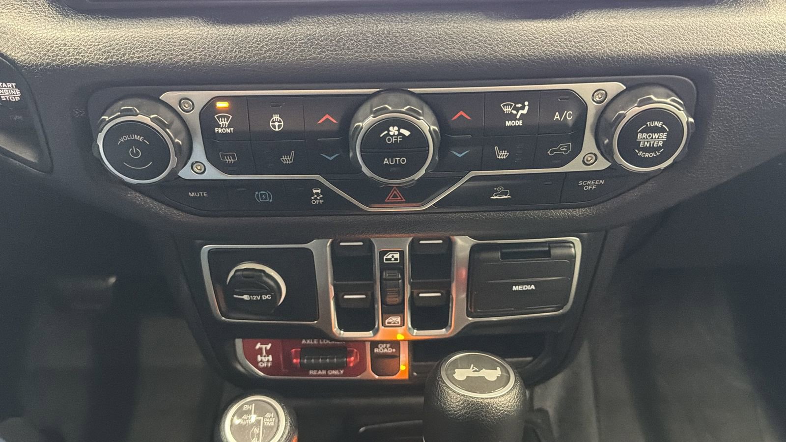 Used 2024 Jeep Wrangler Unlimited image 23