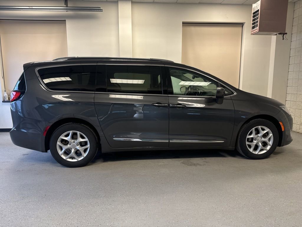 Used 2017 Chrysler Pacifica Touring-L Plus FWD image 51