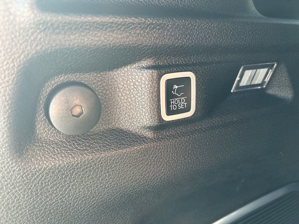 Used 2023 Jeep Grand Cherokee L Limited w/ Trailer Tow Group (B) AWD/4WD image 19