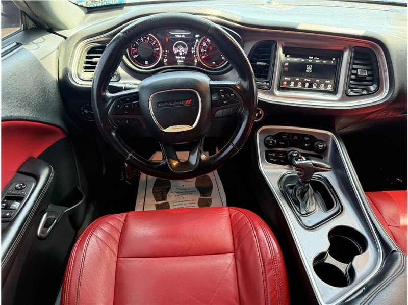 Used 2019 Dodge Challenger SXT image 28