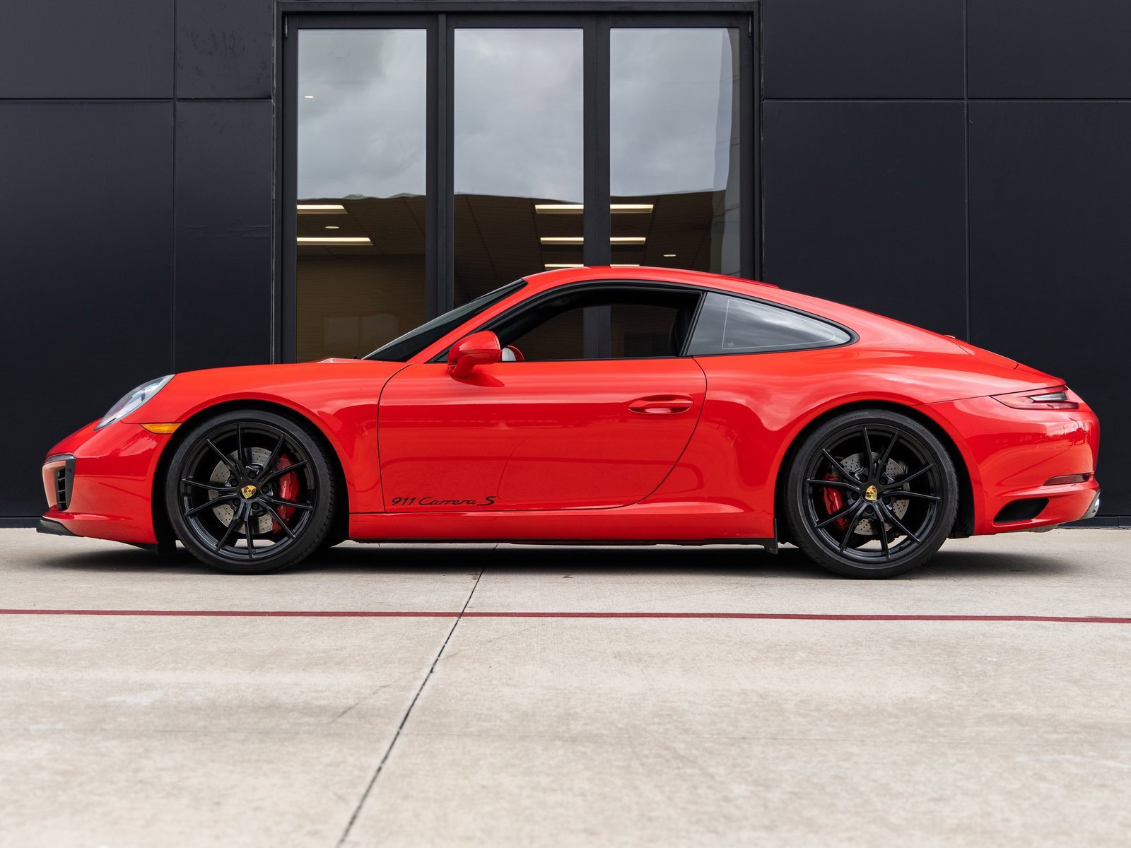 Used 2017 Porsche 911 Carrera S image 2
