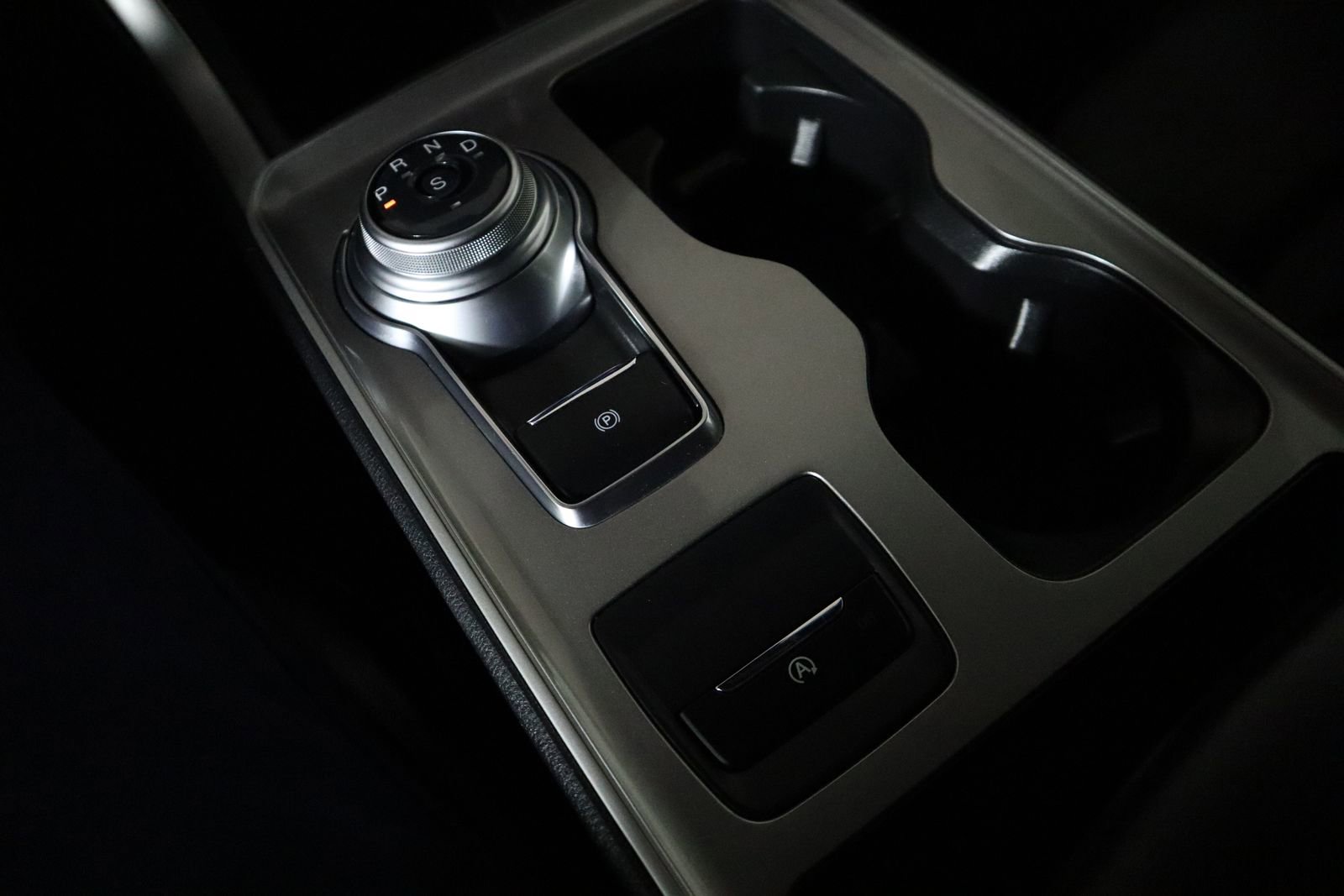 Used 2024 Ford Edge SEL image 32