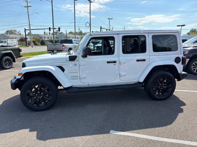 Used 2022 Jeep Wrangler Unlimited Sahara w/ Cold Weather Group AWD/4WD image 7