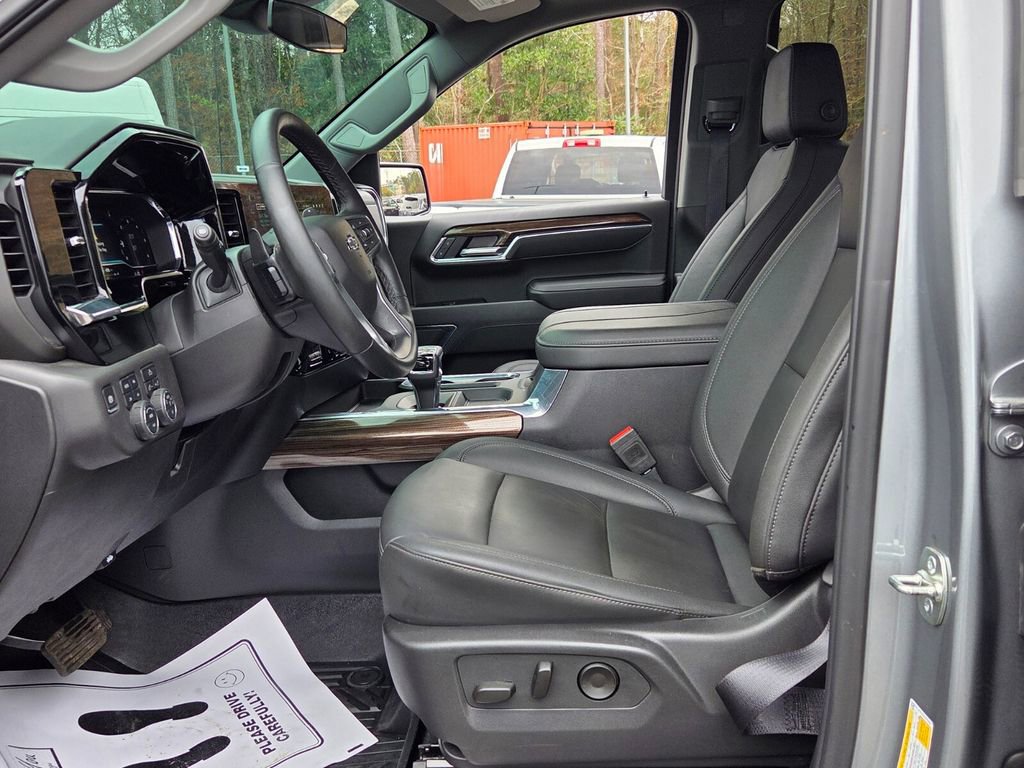 Used 2025 Chevrolet Silverado 1500 LT Trail Boss w/ Convenience Package II image 5