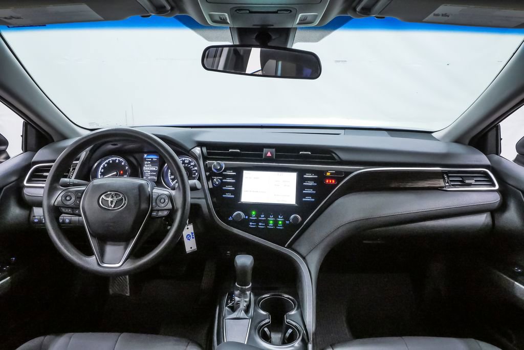 Used 2018 Toyota Camry LE image 15