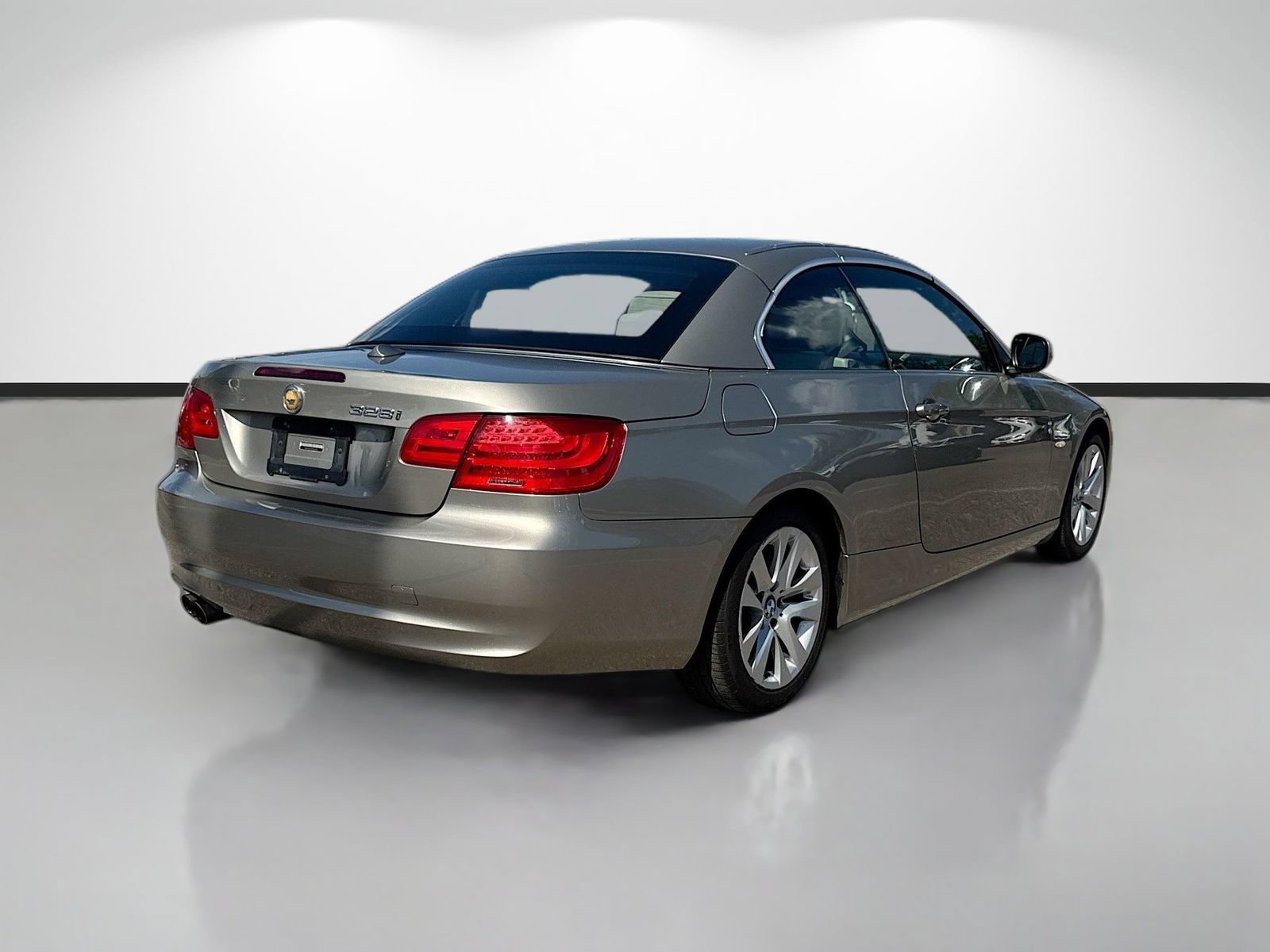 Used 2011 BMW 328i Convertible RWD image 3