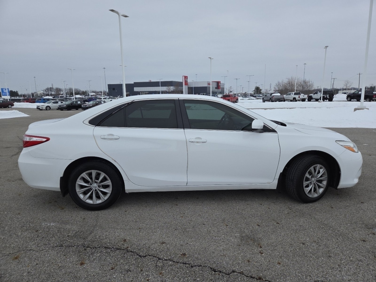 Used 2016 Toyota Camry LE image 17