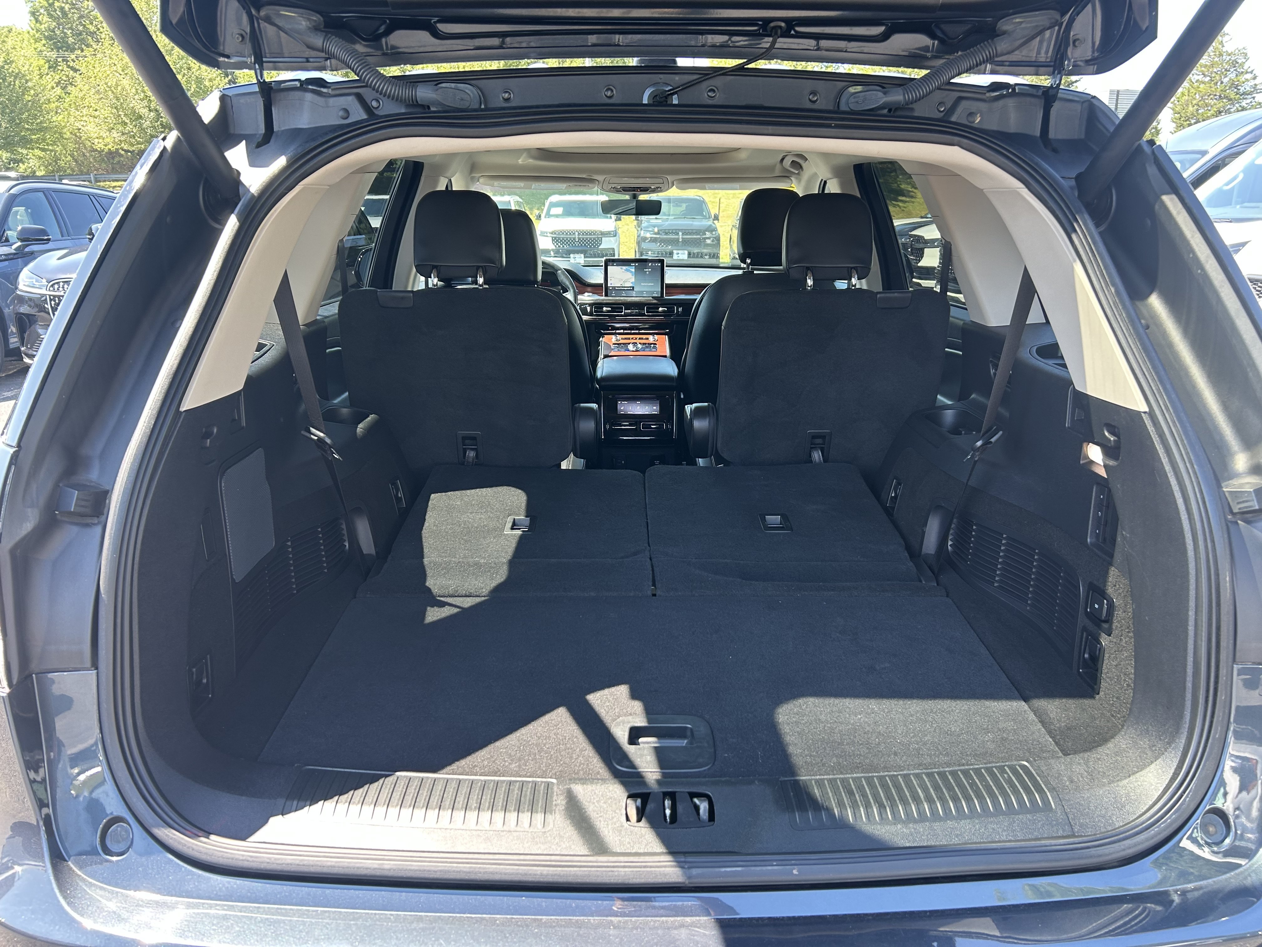 Used 2022 Lincoln Aviator Reserve w/ Elements Package Plus AWD/4WD image 8