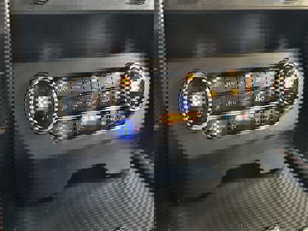 Used 2021 Ford Expedition Limited image 21