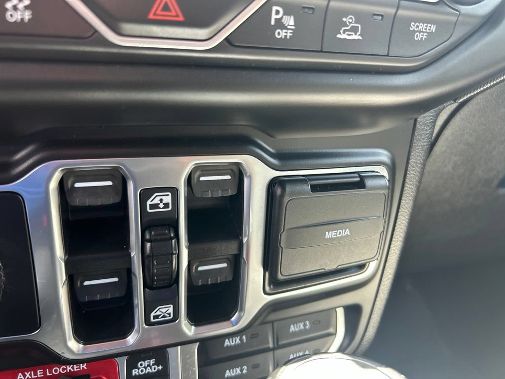 Used 2021 Jeep Gladiator Mojave w/ Dual Top Group AWD/4WD image 39