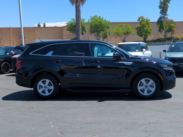 Used 2023 Kia Sorento LX FWD image 2
