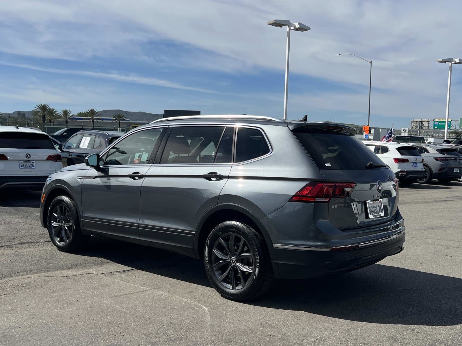 Certified 2023 Volkswagen Tiguan SE image 3