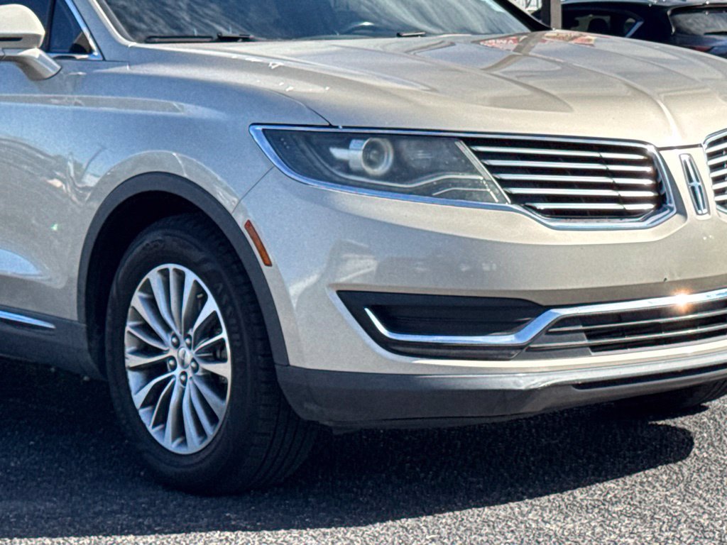 Used 2017 Lincoln MKX Select w/ Select Plus Package AWD/4WD image 2