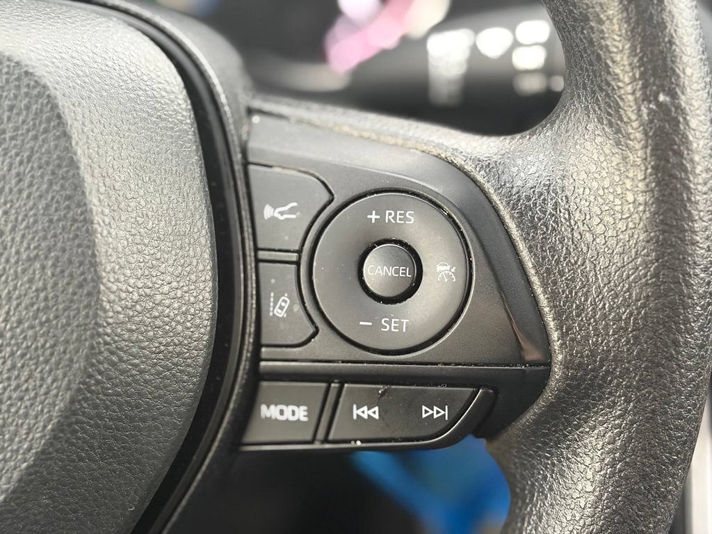 Used 2025 Toyota RAV4 LE AWD/4WD image 25